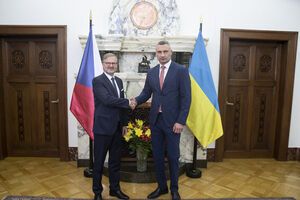 Петр Фіала (ліворуч) запевнив мера Києва в подальшій допомозі Україні