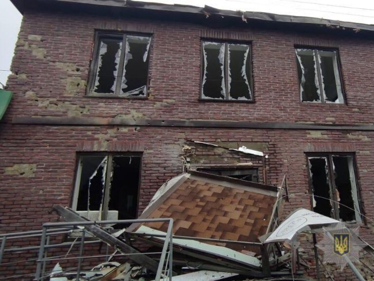 Армія Росії влучила в житлові будинки, школу, коксохім