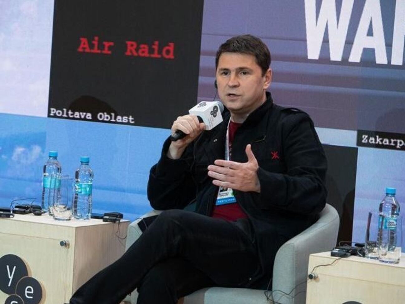 Подоляк: Ракети не літають над Парижем, Римом та Берліном. Вони літають над українськими містами