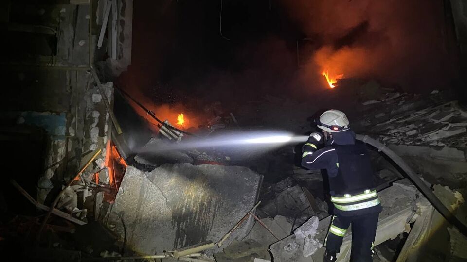 Від 24 лютого рятувальники здійснили понад 50 тис. виїздів на ліквідацію російських обстрілів, зазначили у ДСНС України