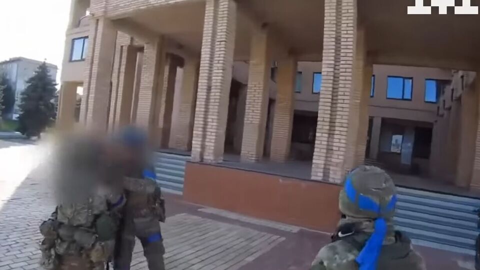 Украинские защитники встретились в центре Балаклеи