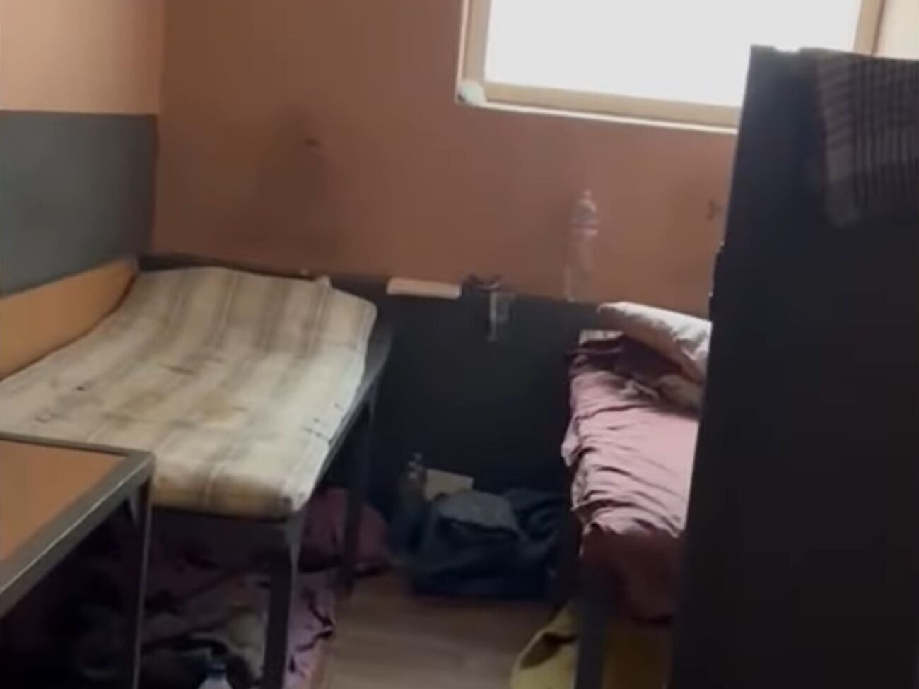 Окупанти тримали у камері вісьмох осіб одночасно, хоча вона розрахована на двох, зазначив житель Куп'янська