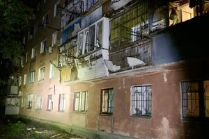 За ніч у Нікополі пошкоджено десятки будинків, магазини, ринок, дитсадок, перукарню, будівлю адміністрації