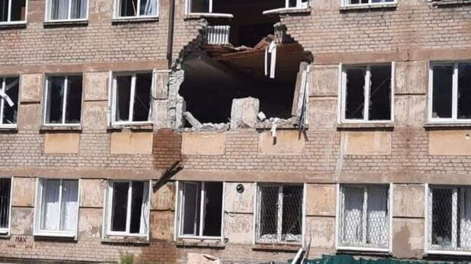 Унаслідок обстрілів та авіаударів російських окупантів Луганську область сильно зруйновано