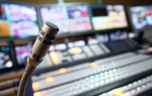 В Еврокомиссии заявили, что новый закон даст "общие гарантии защиты свободы СМИ и плюрализма в ЕС"