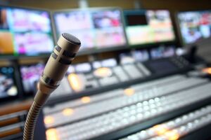 В Еврокомиссии заявили, что новый закон даст "общие гарантии защиты свободы СМИ и плюрализма в ЕС"