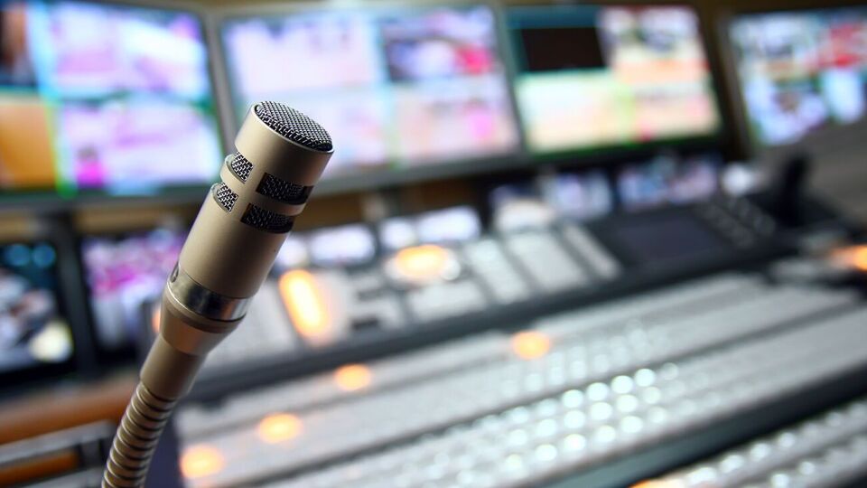 В Еврокомиссии заявили, что новый закон даст "общие гарантии защиты свободы СМИ и плюрализма в ЕС"