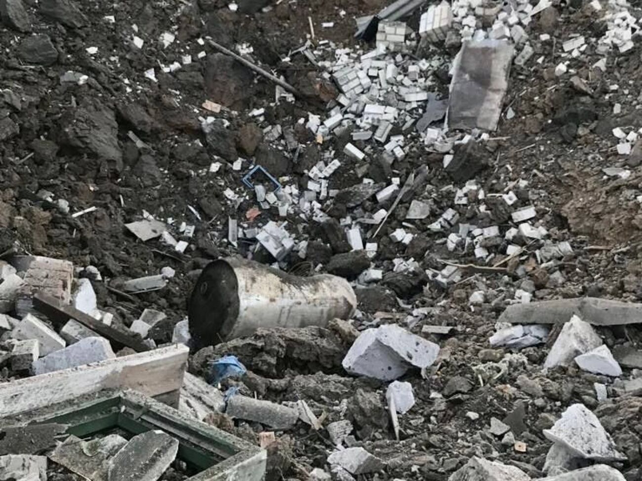 Российская ракета прилетела во двор частного дома в Николаеве