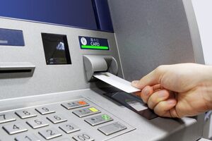 "ПриватБанк" и "Ощадбанк" возобновляют работу в деоккупированных городах Харьковской области