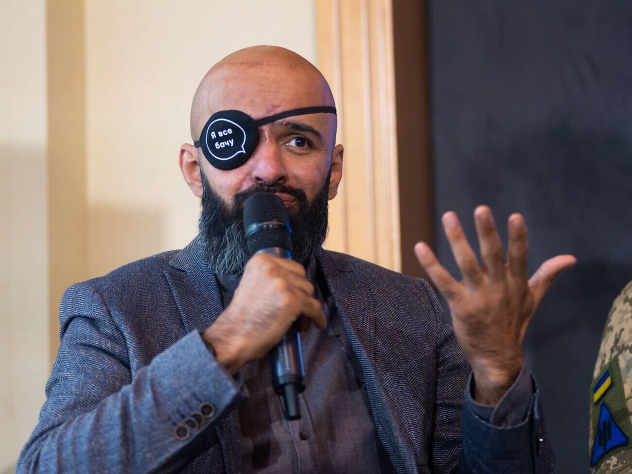 Маси Найем:&nbsp;Может ли быть так, что одна часть "Альфа-групп" финансирует оружие, убивающее украинцев, а другая&nbsp;&mdash; порядочное и законопослушное? Владельцы те же и там и там