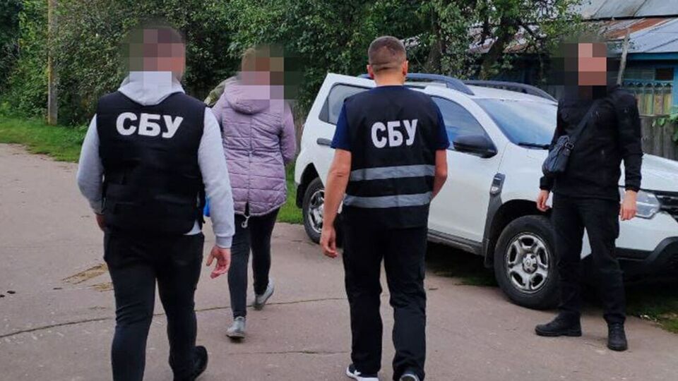 Зв'язок із російськими окупантами 32-річна жінка налагодила після початку повномасштабного вторгнення Росії в Україну