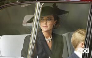 Принцесса Уэльская взяла на церемонию прощания с Елизаветой II своих старших детей