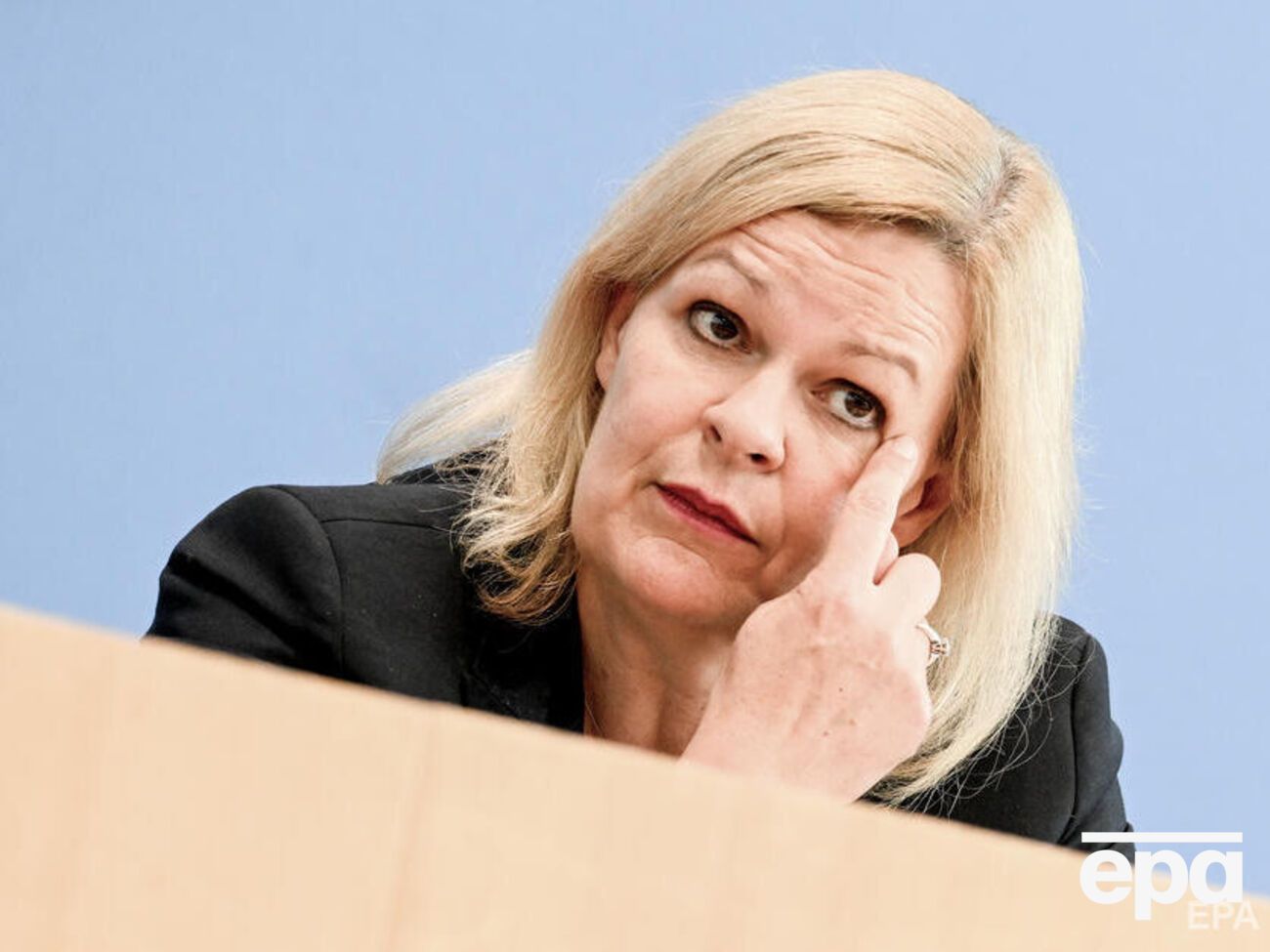 Фезер, по данным СМИ, второй раз обращается к президенту УЕФА по поводу Беларуси