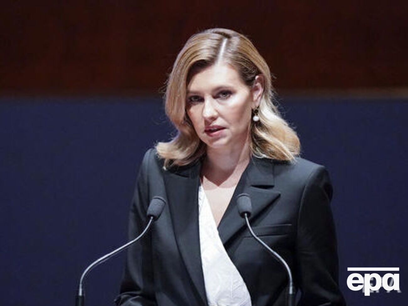 Зеленська: Сьогодні в Лондоні мала змогу попрощатися з Її величністю від імені всіх українців