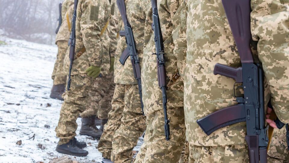 На засіданні ставки обговорювали постачання зброї та зимову форму для військових