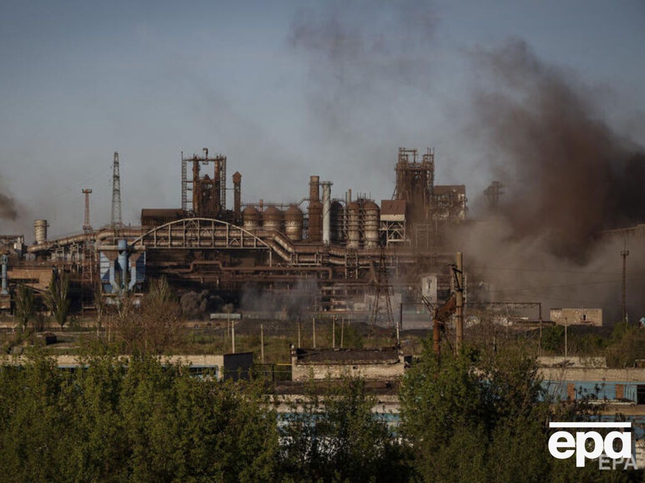 В июне сообщалось, что оккупанты удерживают 2,5 тыс. человек с "Азовстали"
