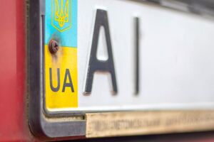 Украинцы смогут перезакреплять номерные знаки за авто родственников, заявили в МВД