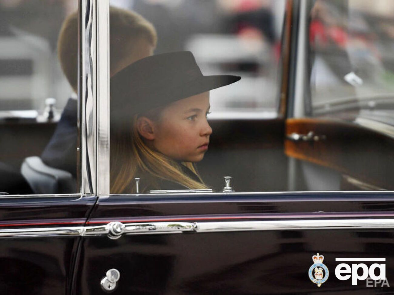 Принцесу Шарлотту, коли вона заплакала, втішала її мати, принцеса Уельська Кетрін