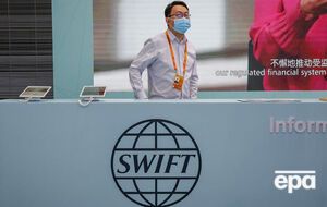 Російські банки почали від'єднувати від SWIFT у березні
