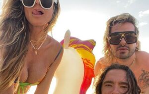 Клум показала, как развлекается с братьями Каулитцами