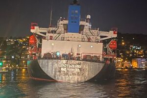 Сухогруз с украинским зерном сел на мель посреди Босфора