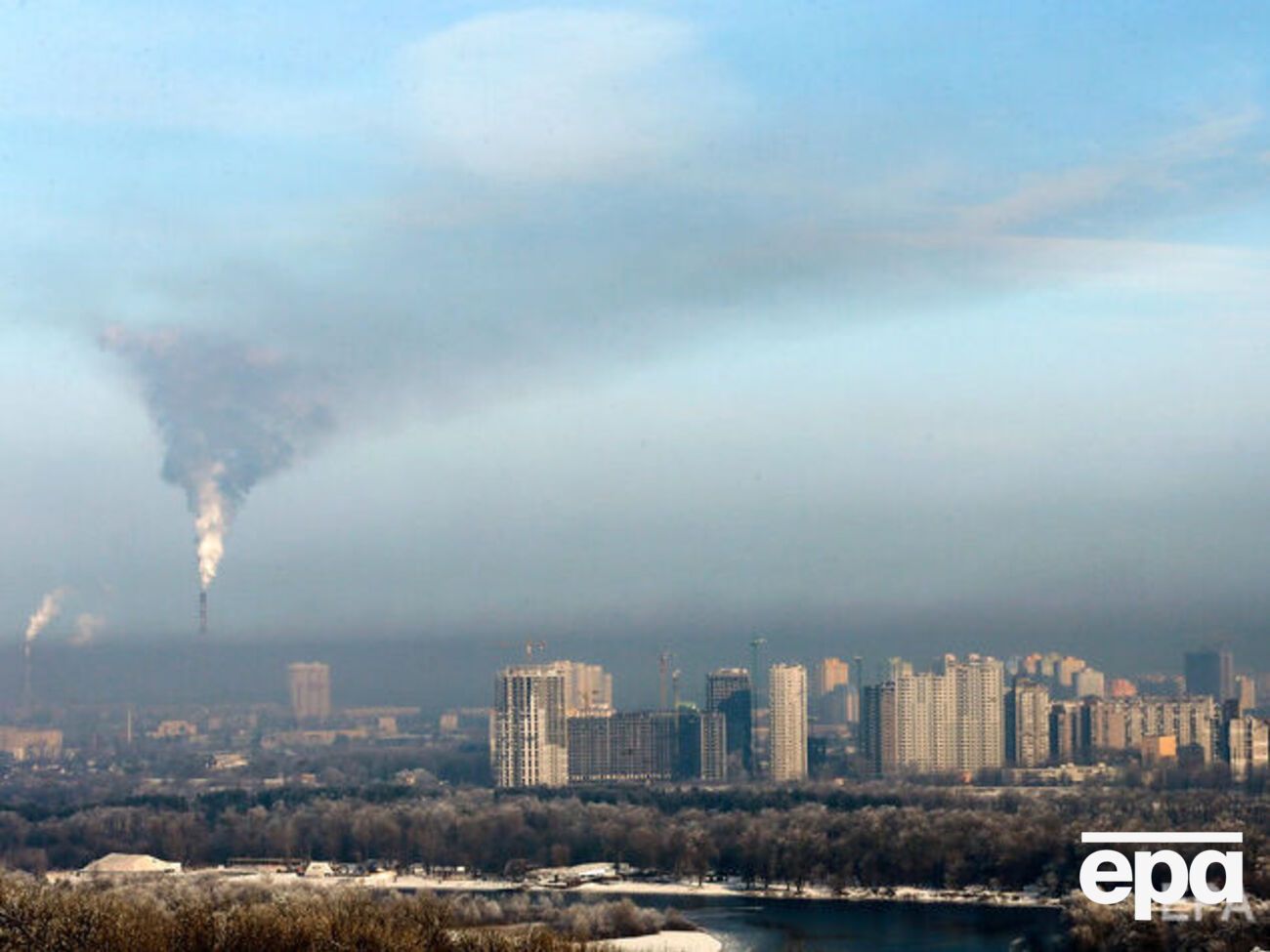 ДСНС закликає жителів Києва та області не відчиняти вікон і по можливості скоротити час перебування на вулиці
