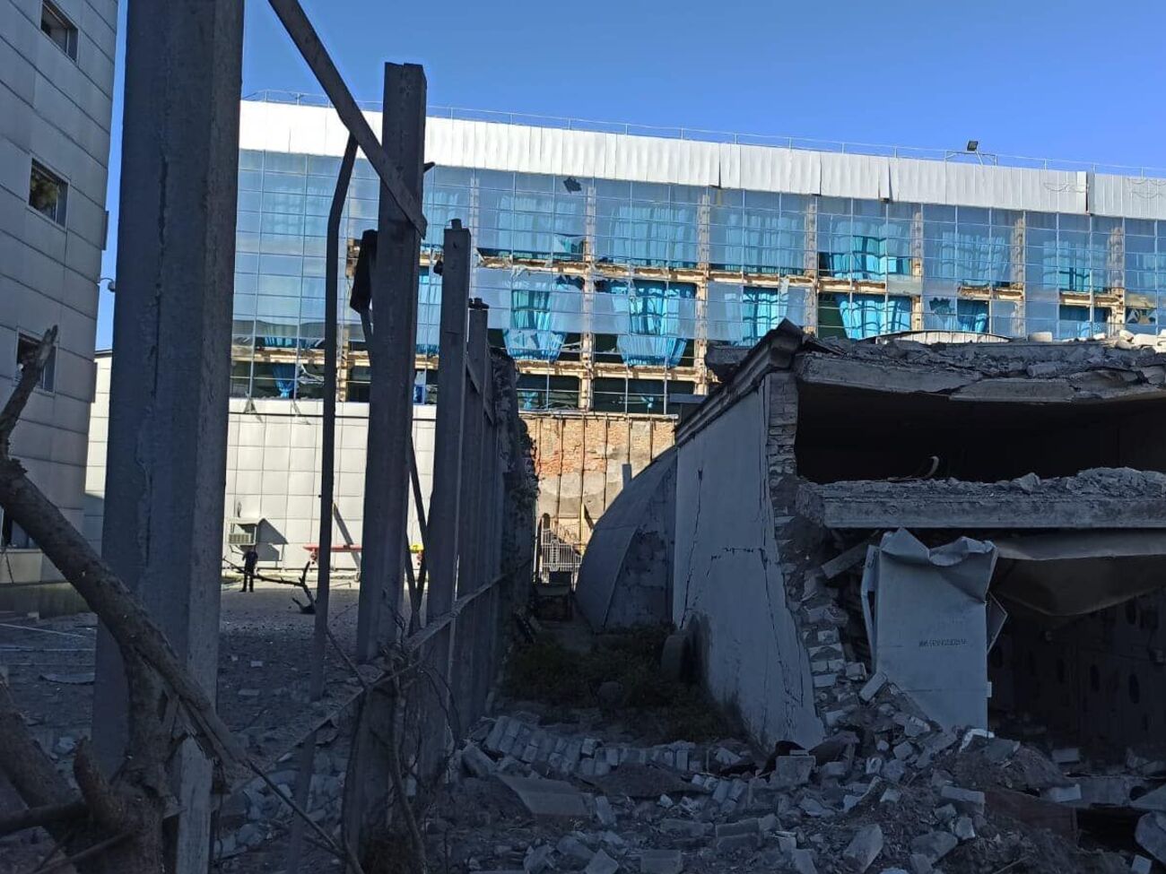 Уночі в будівлю спорткомплексу "Локомотив" влучила ракета С-300