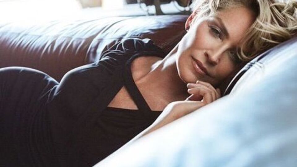 Стоун: Чувствую себя в 1970-х на вечеринке в сказочном новом ресторане в Марине!