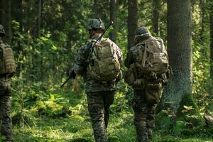 Почти половина опрошенных россиян считает, что нужно перейти к мирным переговорам