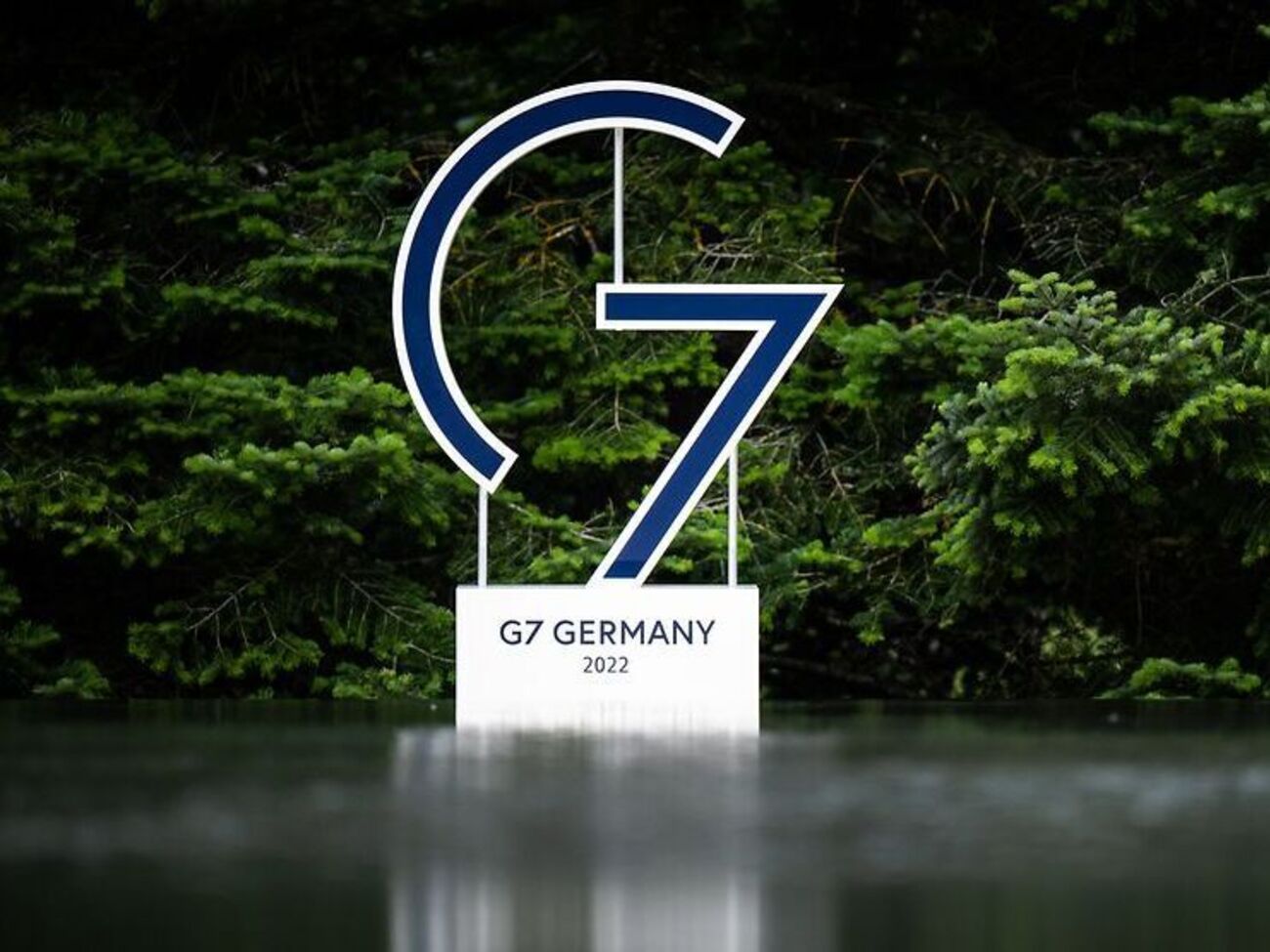 У G7 домовилися про план, який має змусити Росію продавати нафту за низькою ціною чи відмовитися від експорту