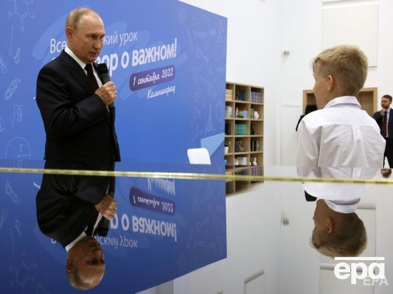 Путін пояснив російським школярам різницю між працьовитістю та "гумовою дупою"