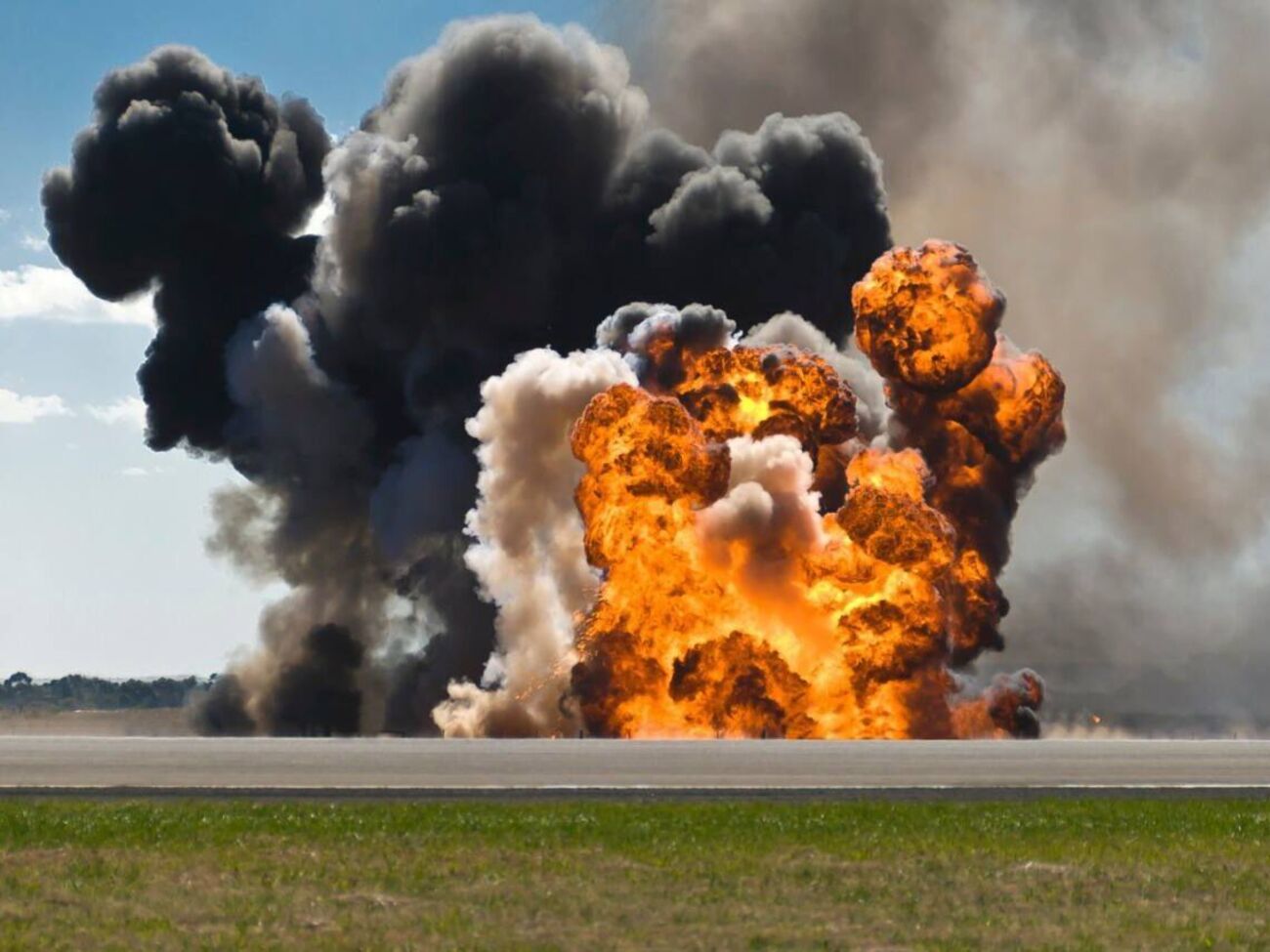 На территории Украины выгорело около гектара леса и поля, отметил глава Сумской ОВА