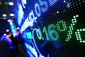 Российский фондовый рынок просел после сообщений о "референдумах" и появления в Уголовном кодексе РФ "мобилизации" и "военного времени"