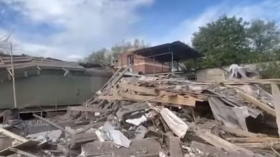 Мэр Славянска показал последствия обстрела