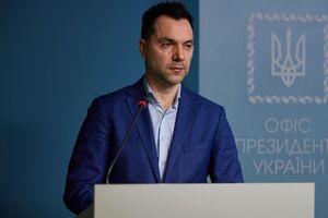 Арестович заявил, что Украина будет воевать, несмотря на российские "референдумы", только станет еще злее