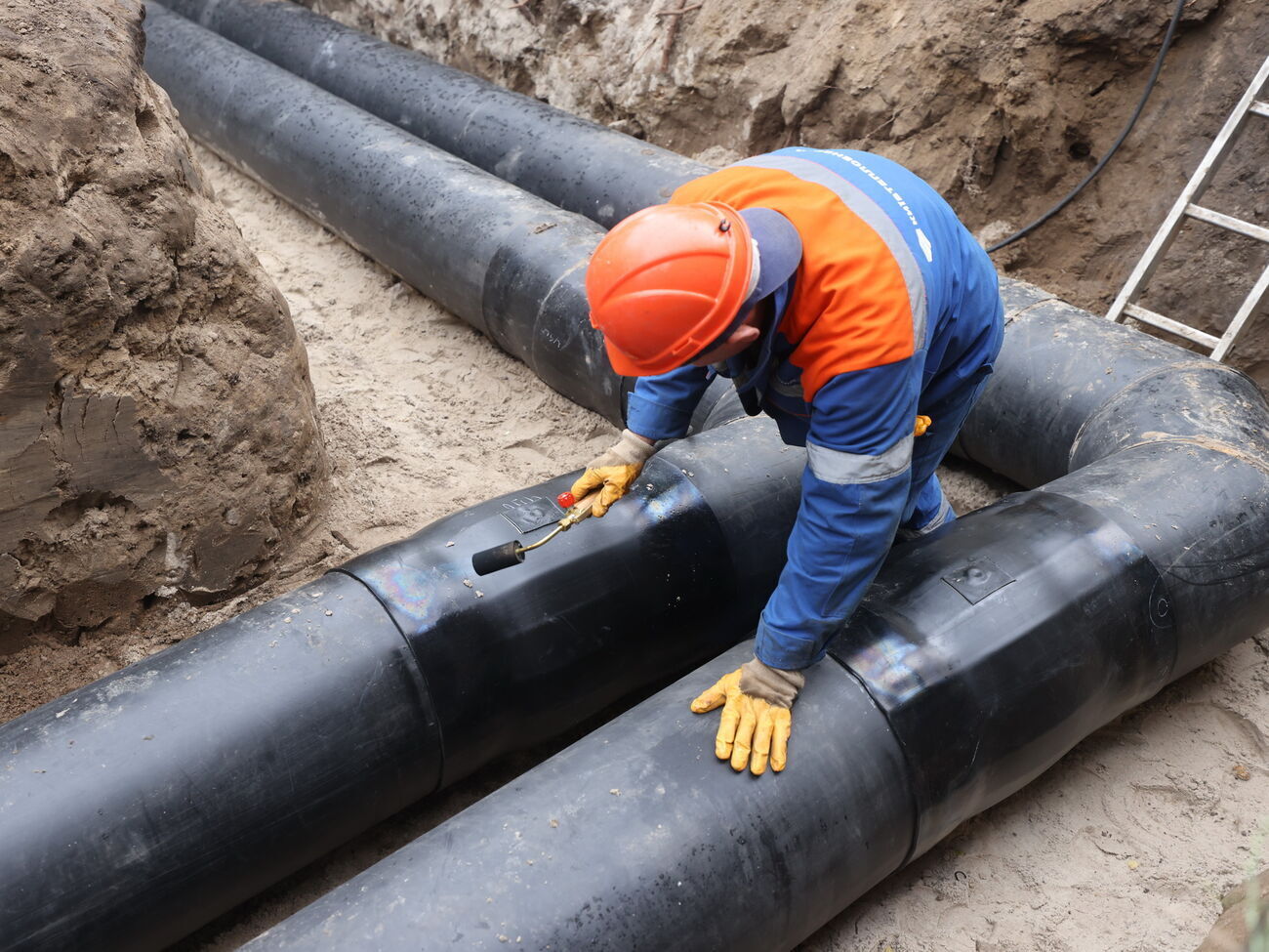 Загальна довжина труб, наданих урядом США, становить 11 км