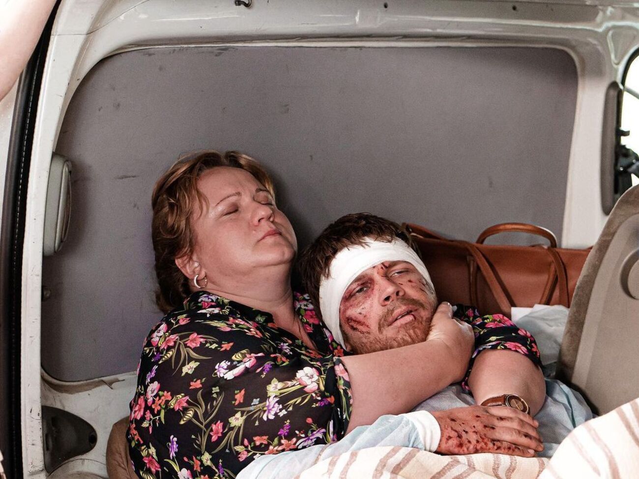 Кадр из сериала "Мама". На снимке &ndash; главные герои&nbsp;&ndash; актеры Олеся Жураковская и Александр Божко