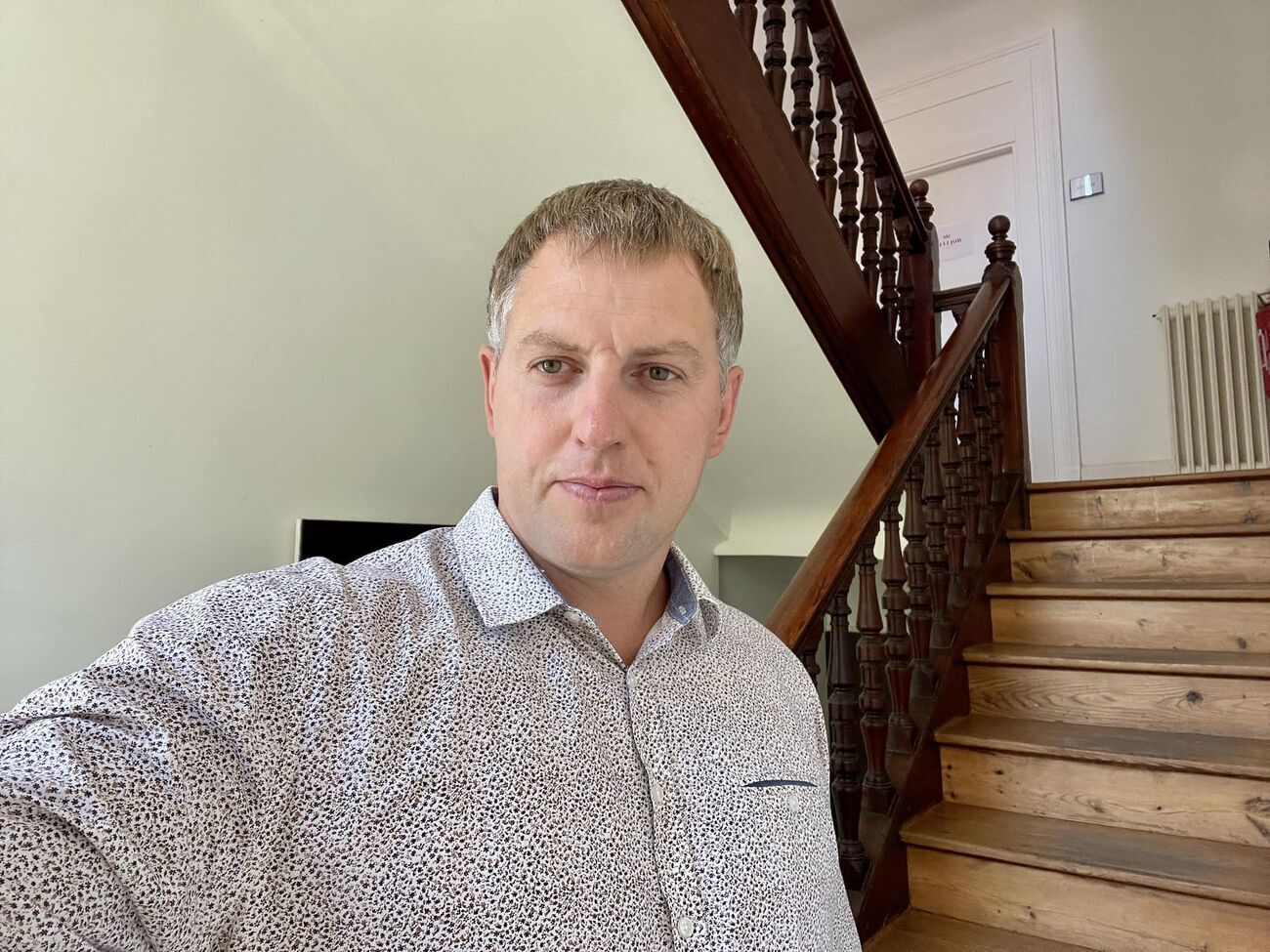 Осєчкін: Я пам'ятаю: я несу тарілки в зал дітям, а бічним зором на одній із терас бачу, як червона цятка [рухається] через поручні тераси в мій бік