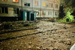 За даними Терехова, внаслідок обстрілу в житлових будинках зруйновано дахи, верхні поверхи і сходові клітки