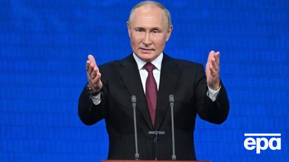 Путин заявил, что российские военные противостоят "всей военной машине коллективного Запада"