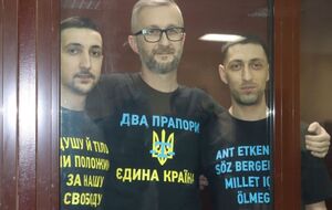 Джелялов (у центрі) та брати Ахтемови дістали в окупаційному суді від 13 до 17 років у колонії суворого режиму