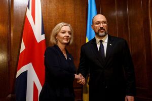 Трасс заверила Шмыгаля, что Великобритания продолжит поддерживать Украину