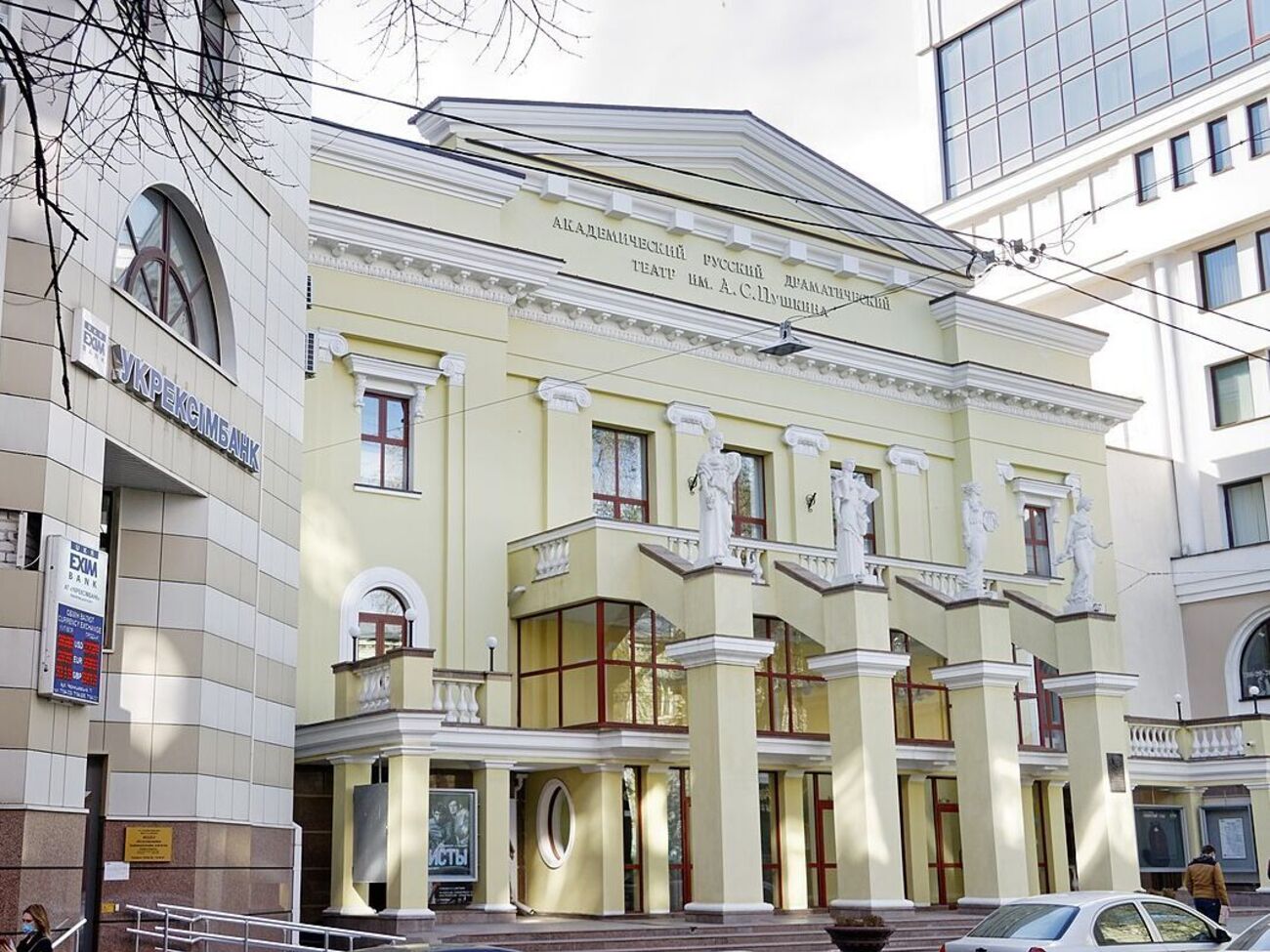 З назви театру хотіли прибрати слова "російський" та "імені О.С. Пушкіна"