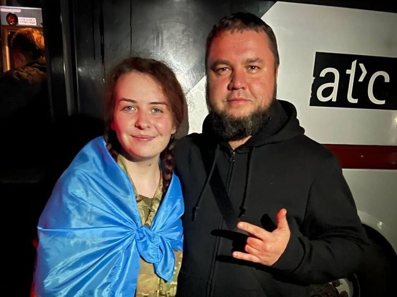 У соцмережах публікують знімки звільнених українців, серед них – парамедикиня Пташка