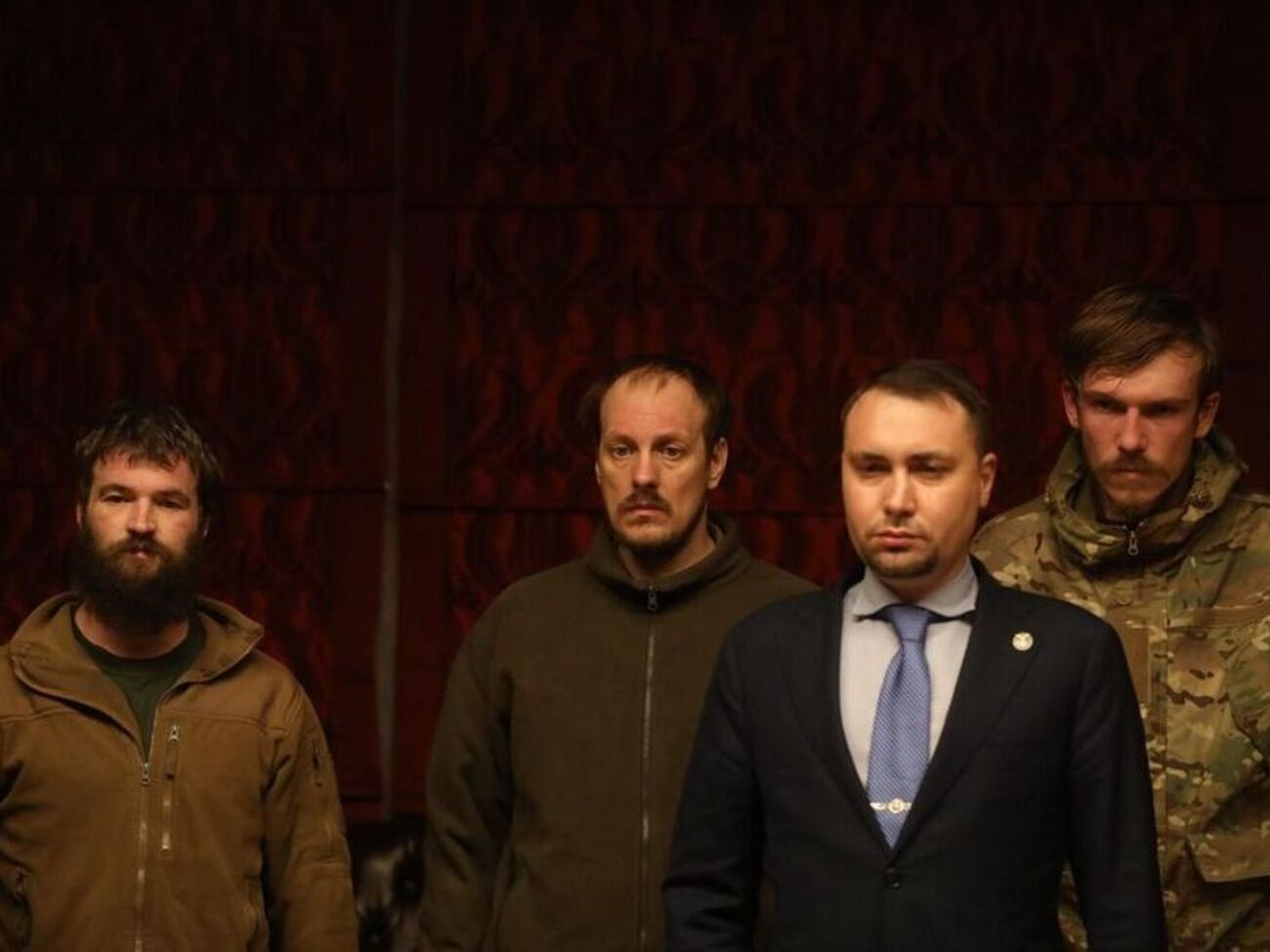 Согласно договоренностям, командиры гарнизона "Мариуполь" (на фото на втором плане – Паламар, Шлега и Прокопенко) некоторое время будут в Турции
