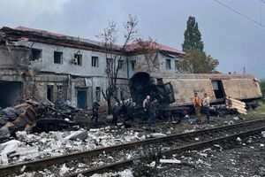 Роccийские оккупанты уничтожили вагоны с телами своих военных, ударив по вокзалу в Харькове