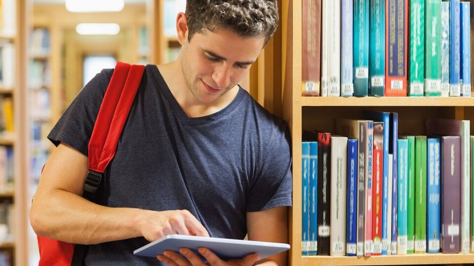 Выезд мужчин-студентов на учебу за границу запрещен