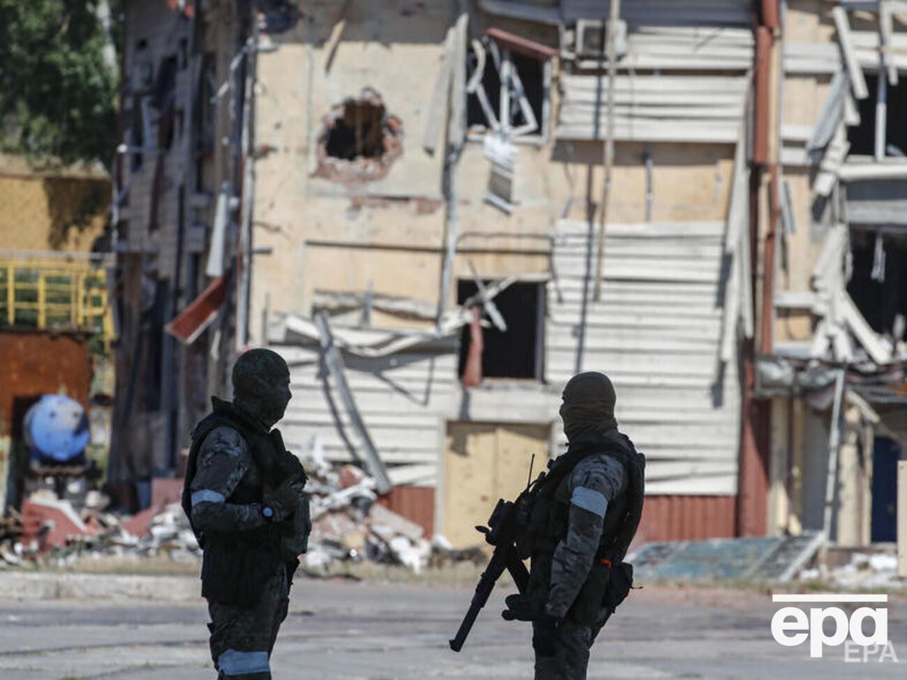 Окупанти в Маріуполі закликають жінок вступати до лав російської армії