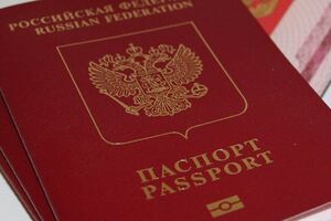 Россиянам перестали выдавать визы в упрощенном порядке