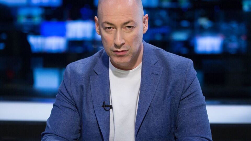 Гордон: На саміті ШОС Путін сидів на дивані, згорбившись, із животиком обвислим. Від величі глави ядерної держави не залишилося ні хріна